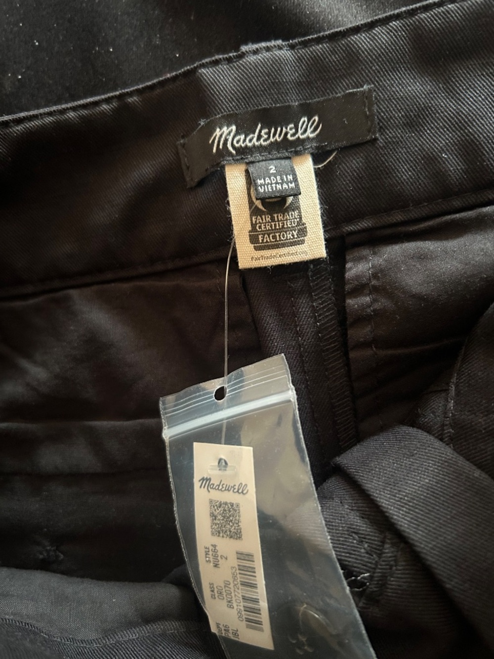 NWT Madewell Tailored Pleated Shorts Black Linen Blend Size 2 - Picture 3 of 3